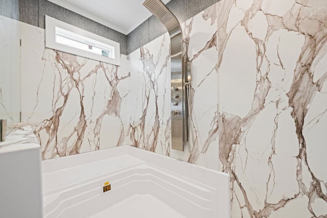 Horizon 30563z bathroom home features