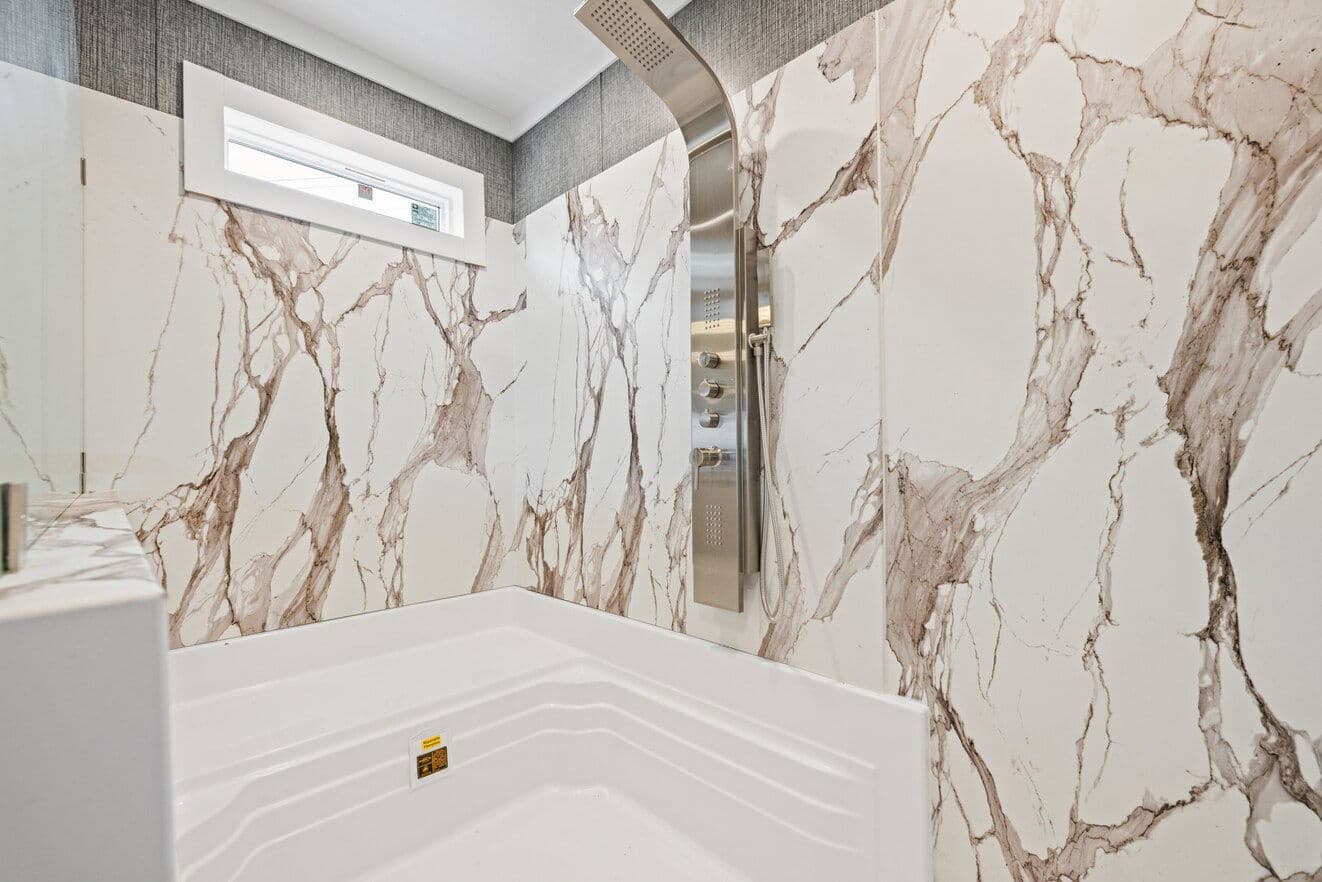 Horizon 30563z bathroom home features