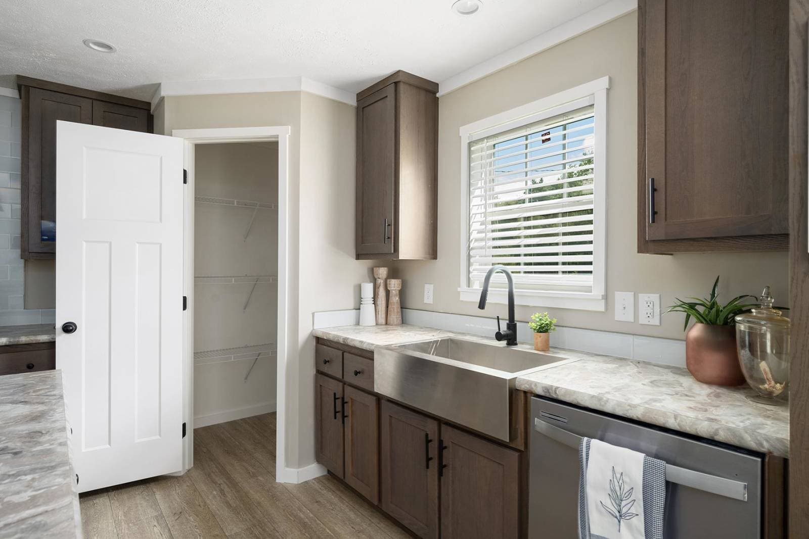 Pursuit kitchen home features