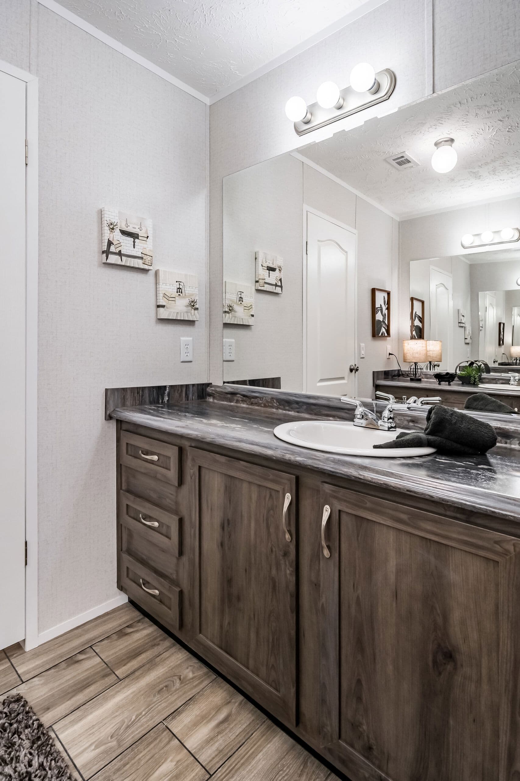 Md-41-32 bathroom home features