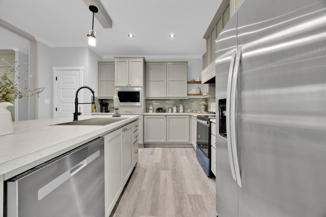 Quinn 30523a kitchen home features