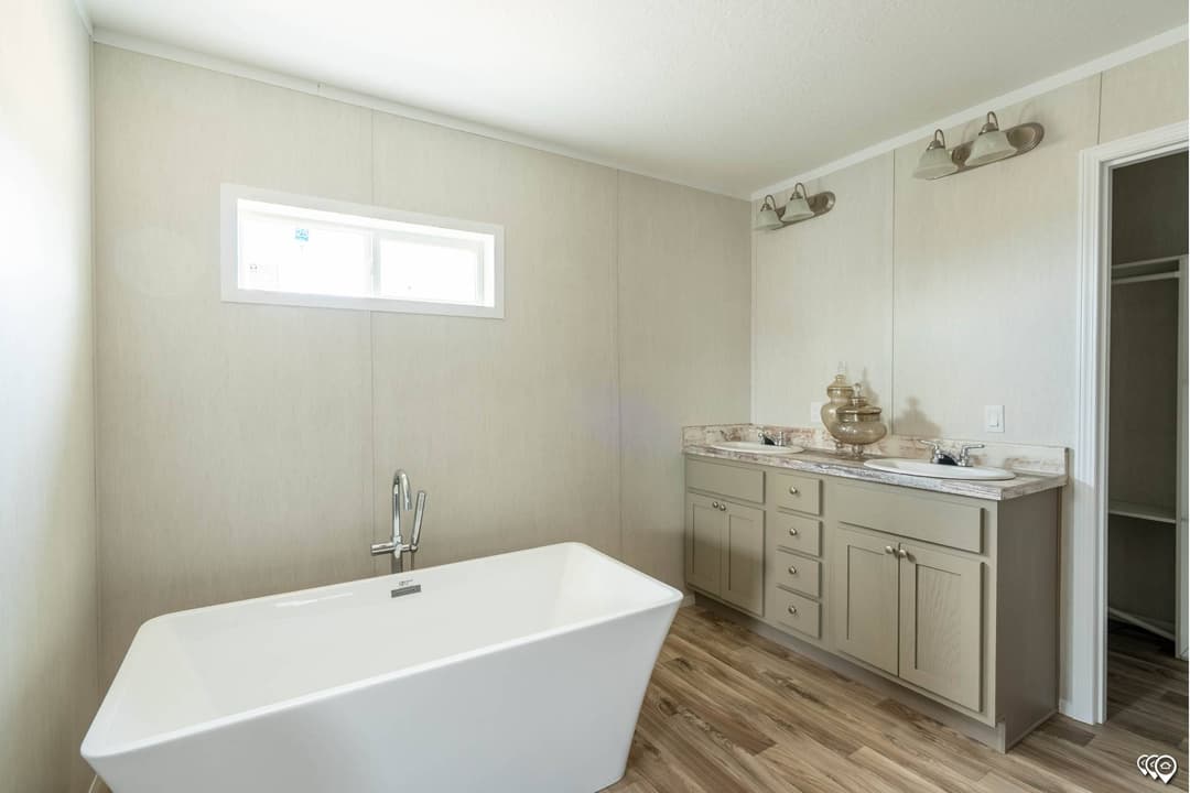 Arc3270-9002 bathroom home features