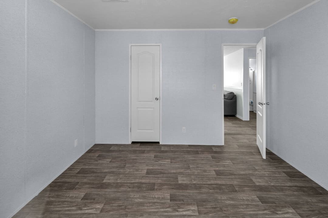 Valu maxx premier 32643e interior home features