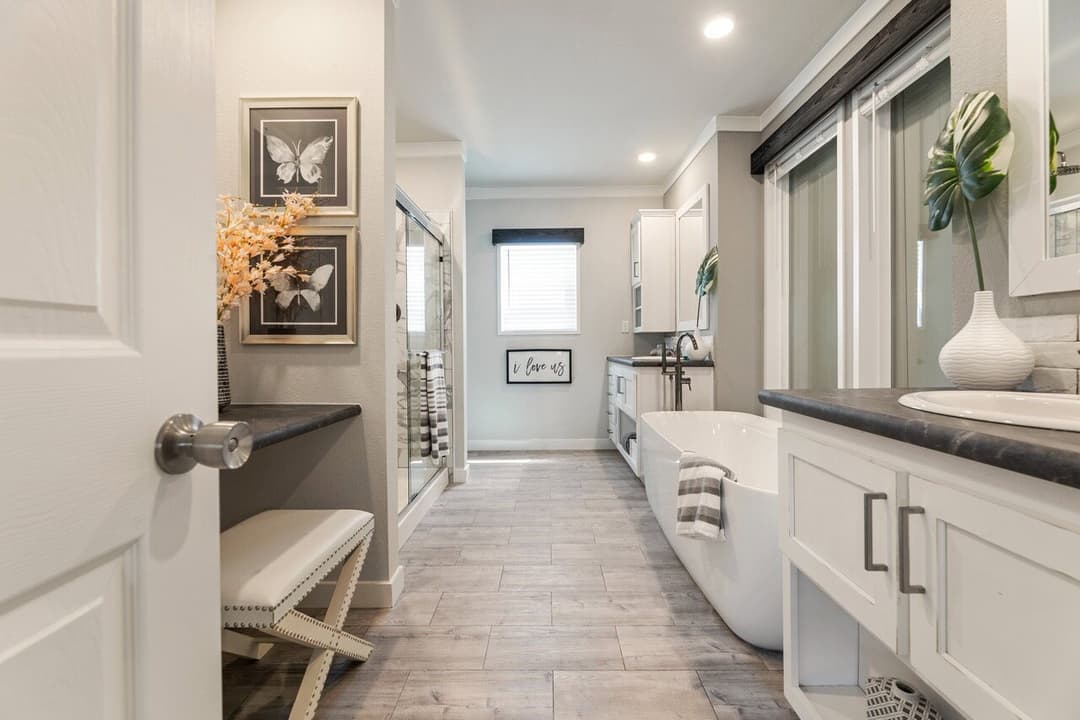 Urban value 32563a bathroom home features