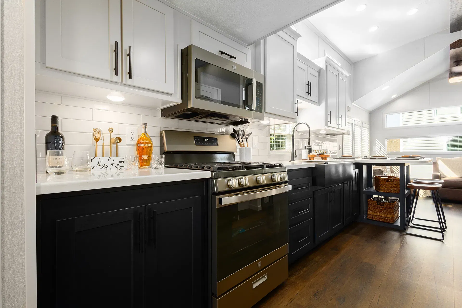 Eldorado 9033 kitchen home features