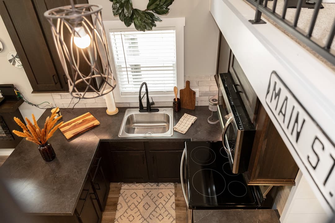Swayback kitchen home features