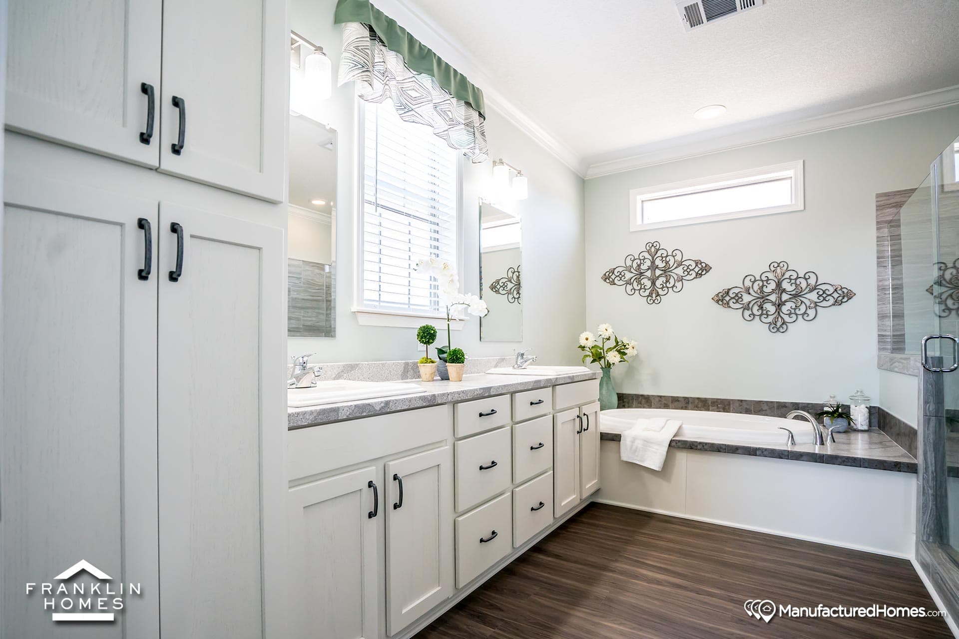 Coach house bathroom home features