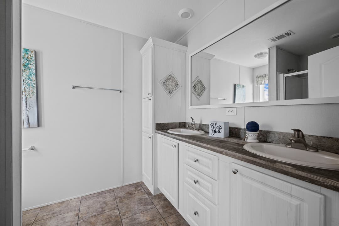 Sanibel bathroom home features