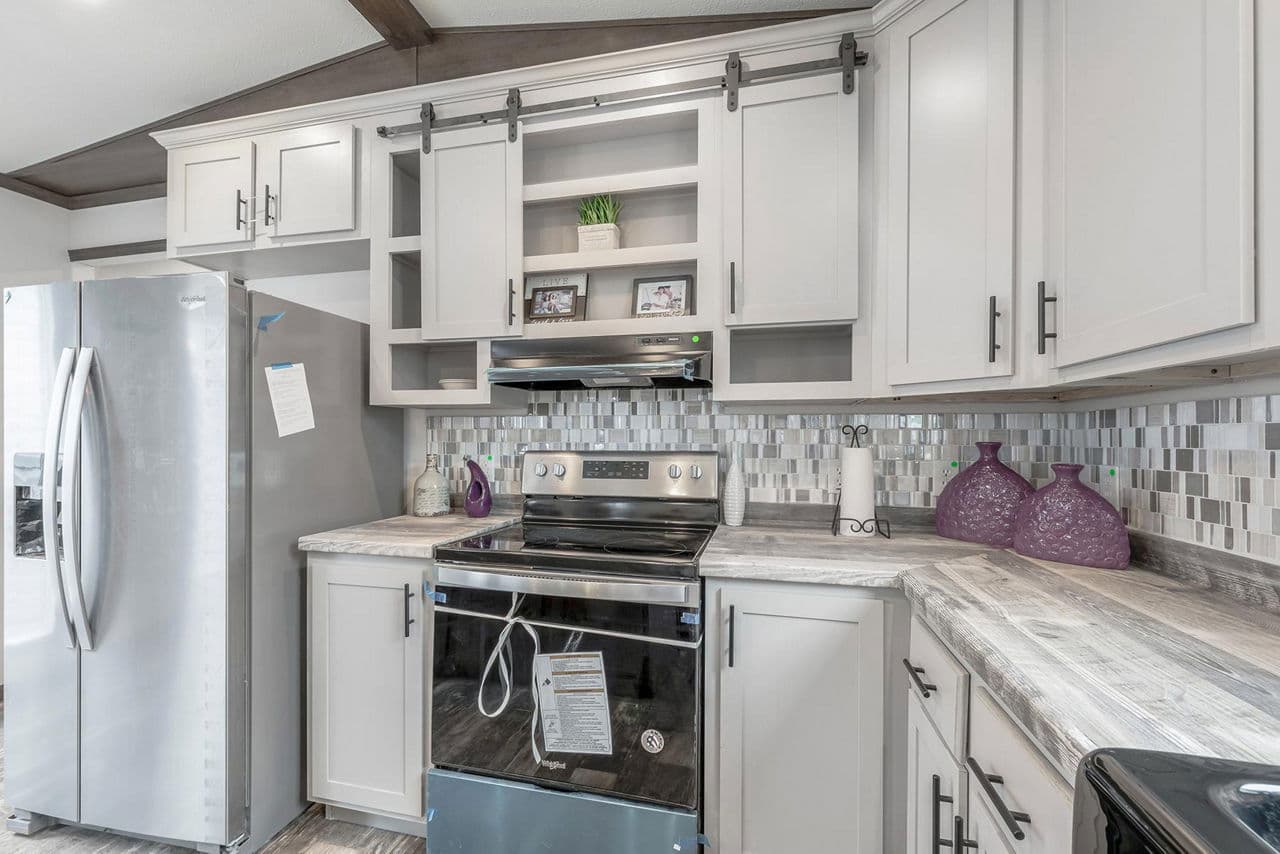 Canal kitchen home features