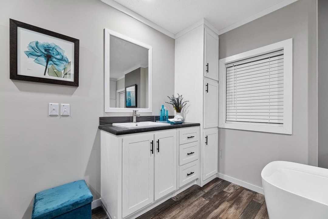 K2 bathroom home features