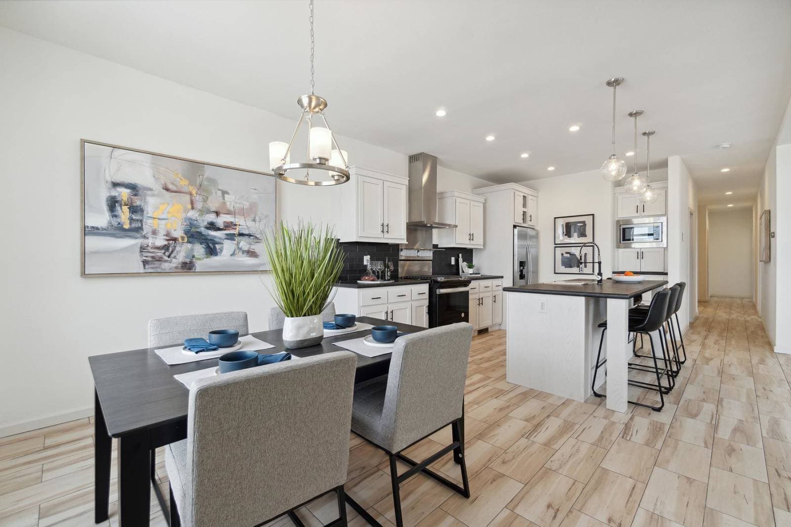 Nova-l interior home features