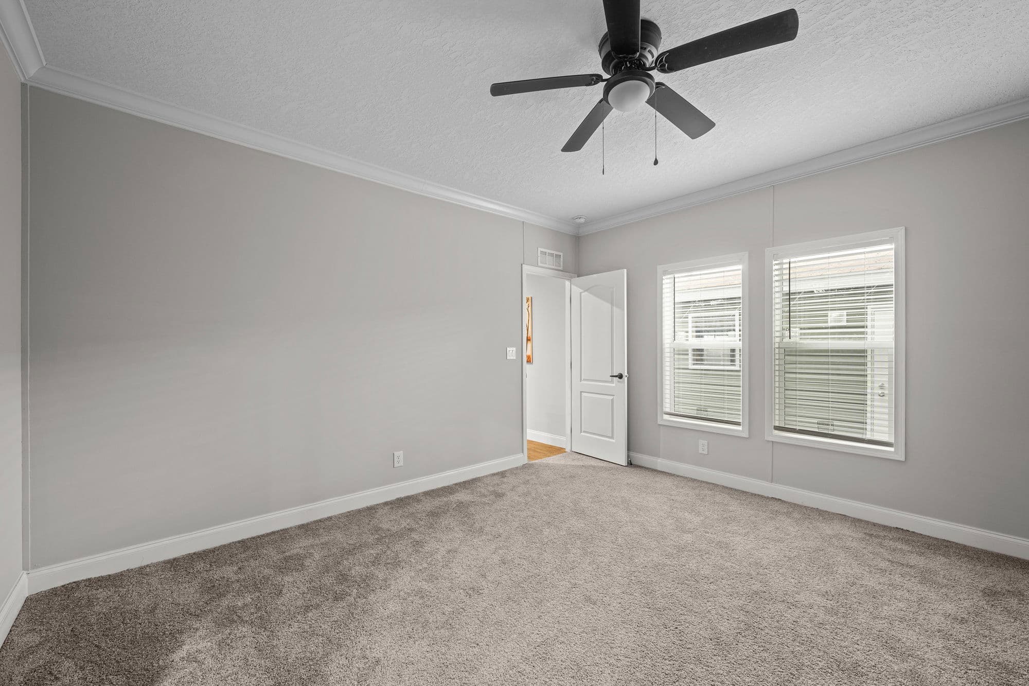 Merritt island bedroom home features