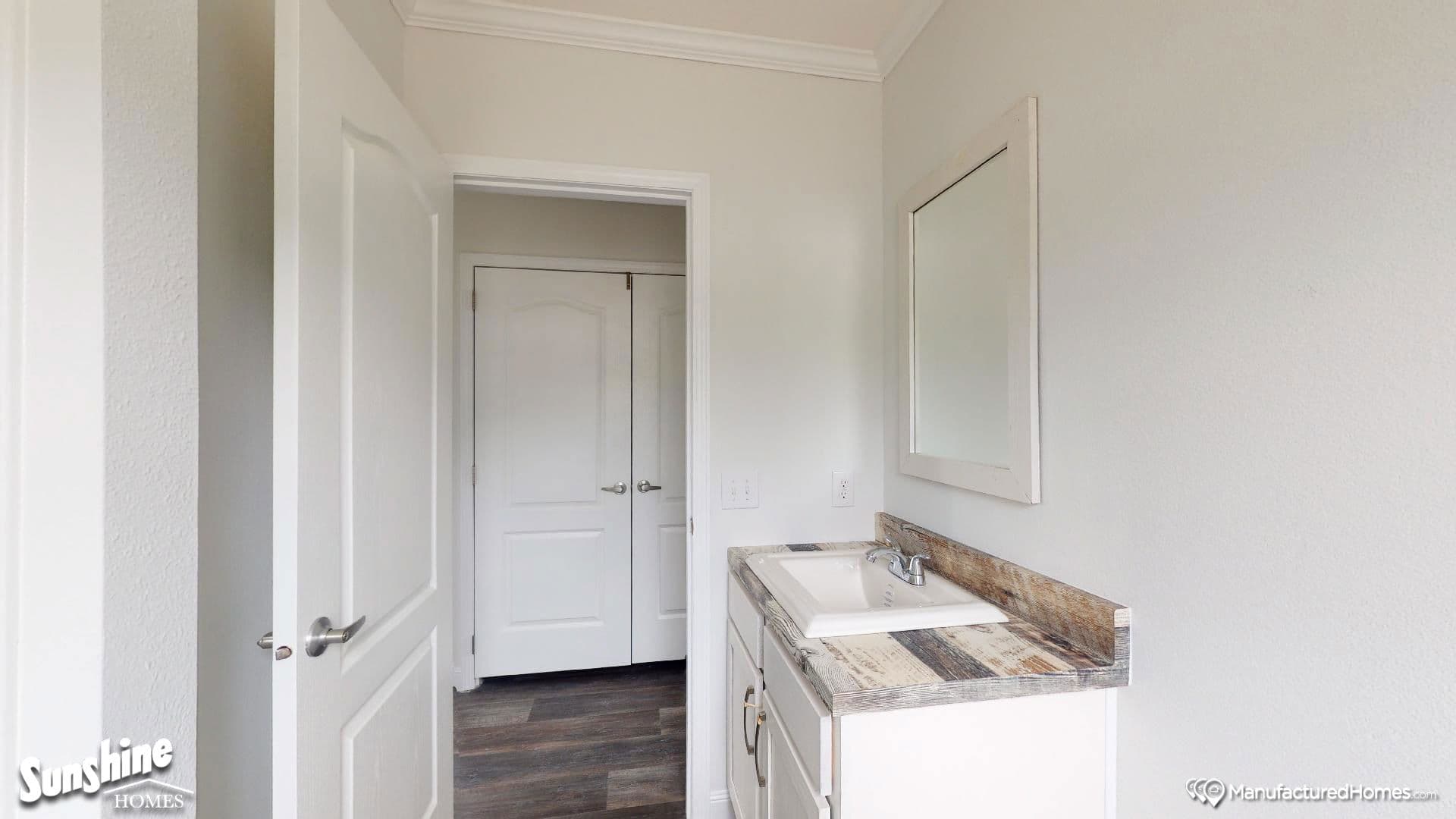 Pri1670-1005 bathroom home features