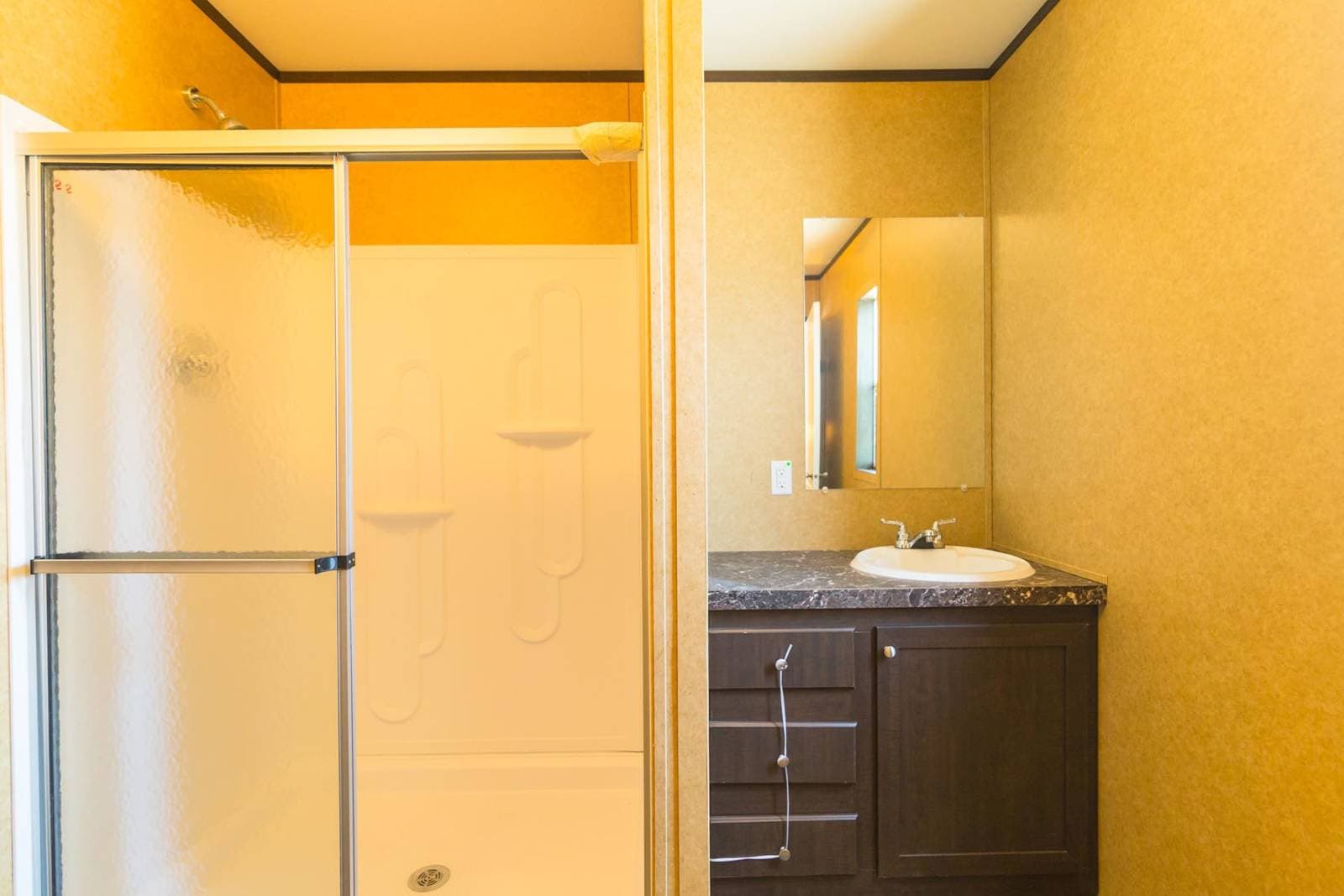 Cs1672a bathroom home features