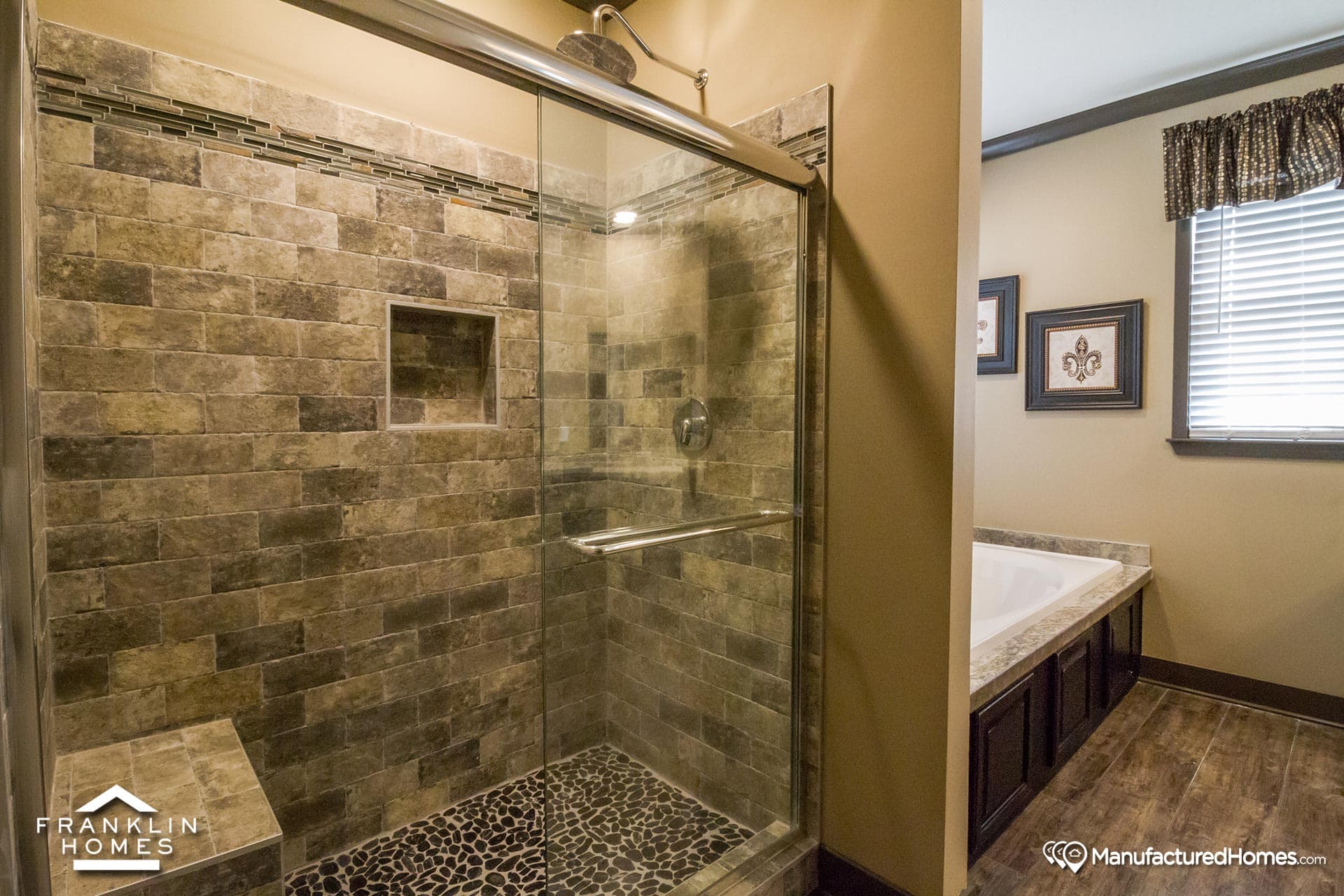 Nandina i bathroom home features