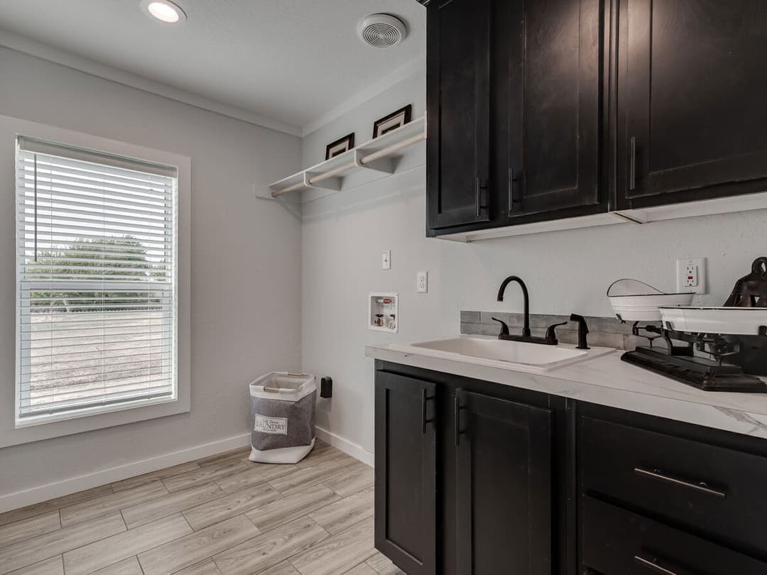 28603n interior home features