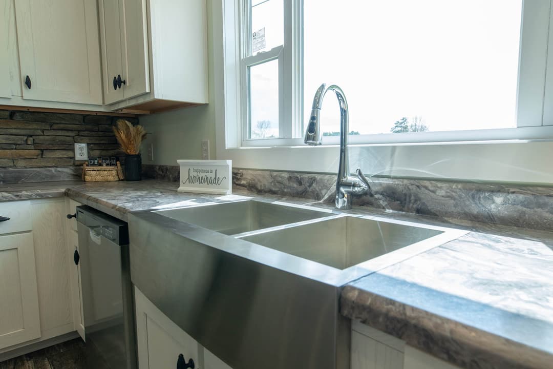 Lynn kitchen home features