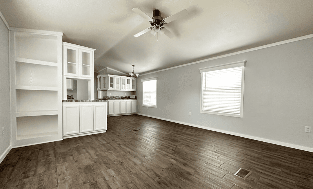 Solitaire 16763b interior home features