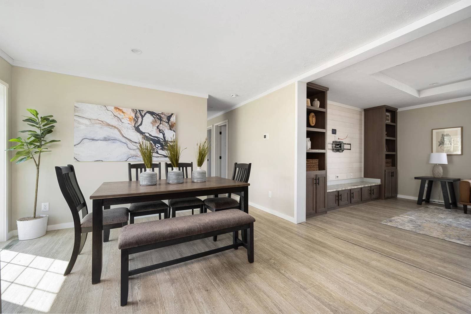 Pursuit interior home features