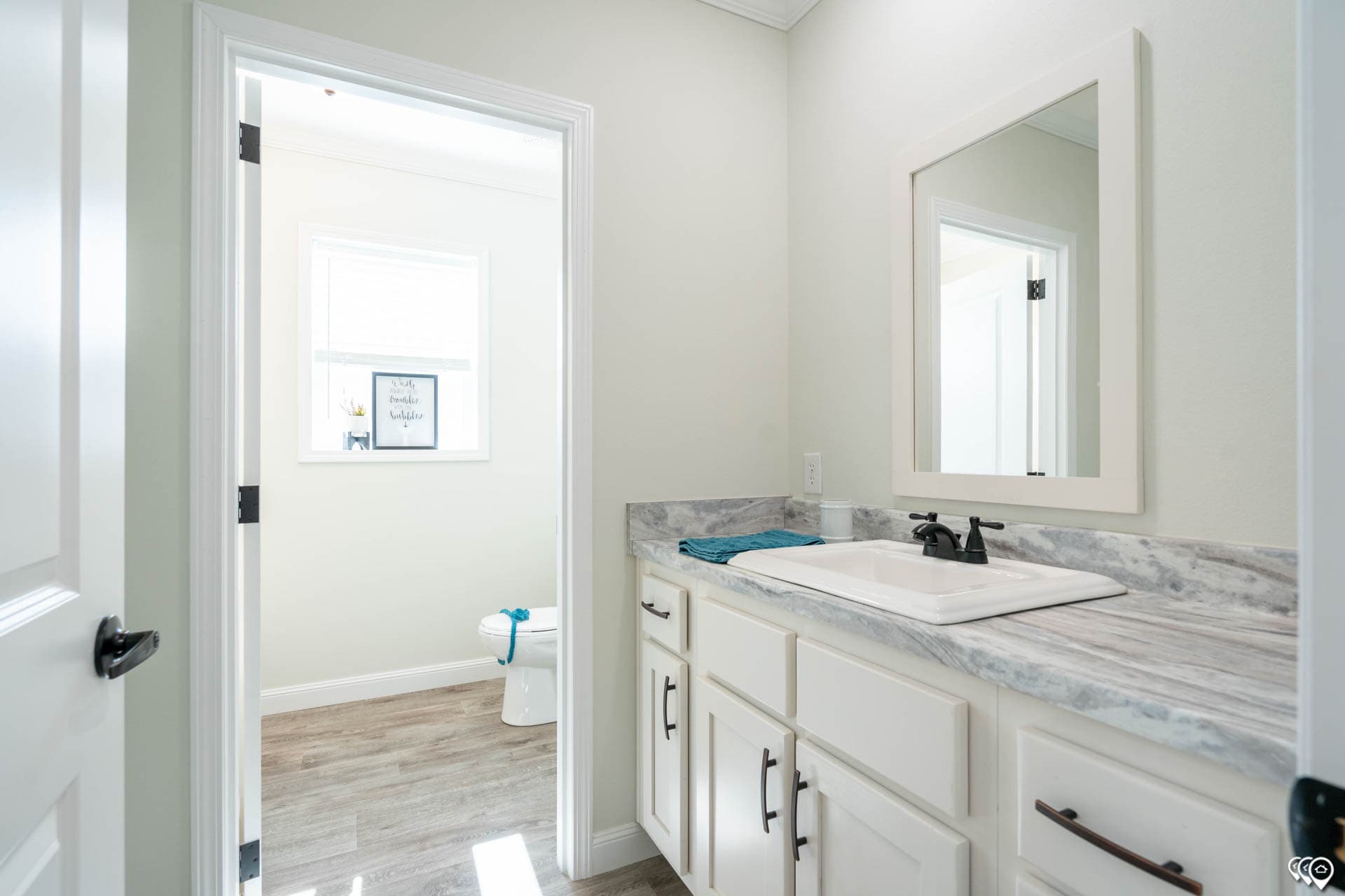 Pri3270-2060 bathroom home features
