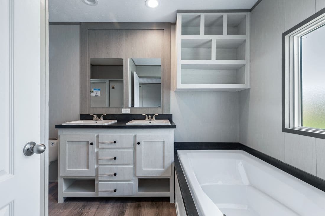 Resolution 16763h bathroom home features