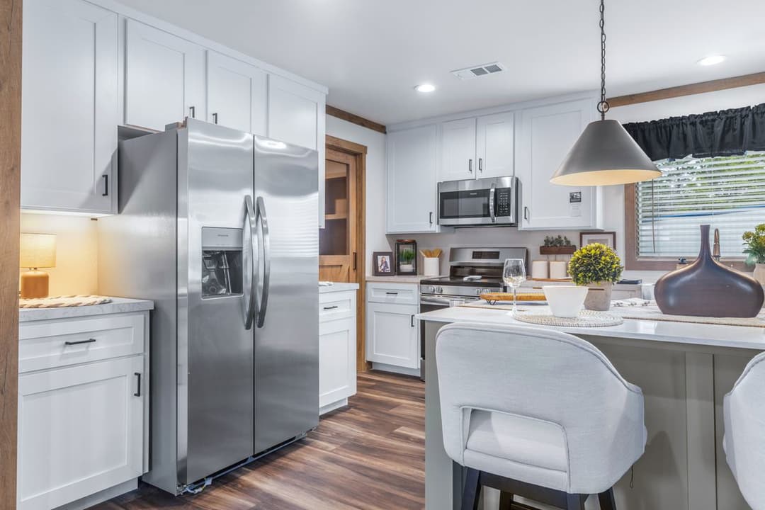 Everett kitchen home features