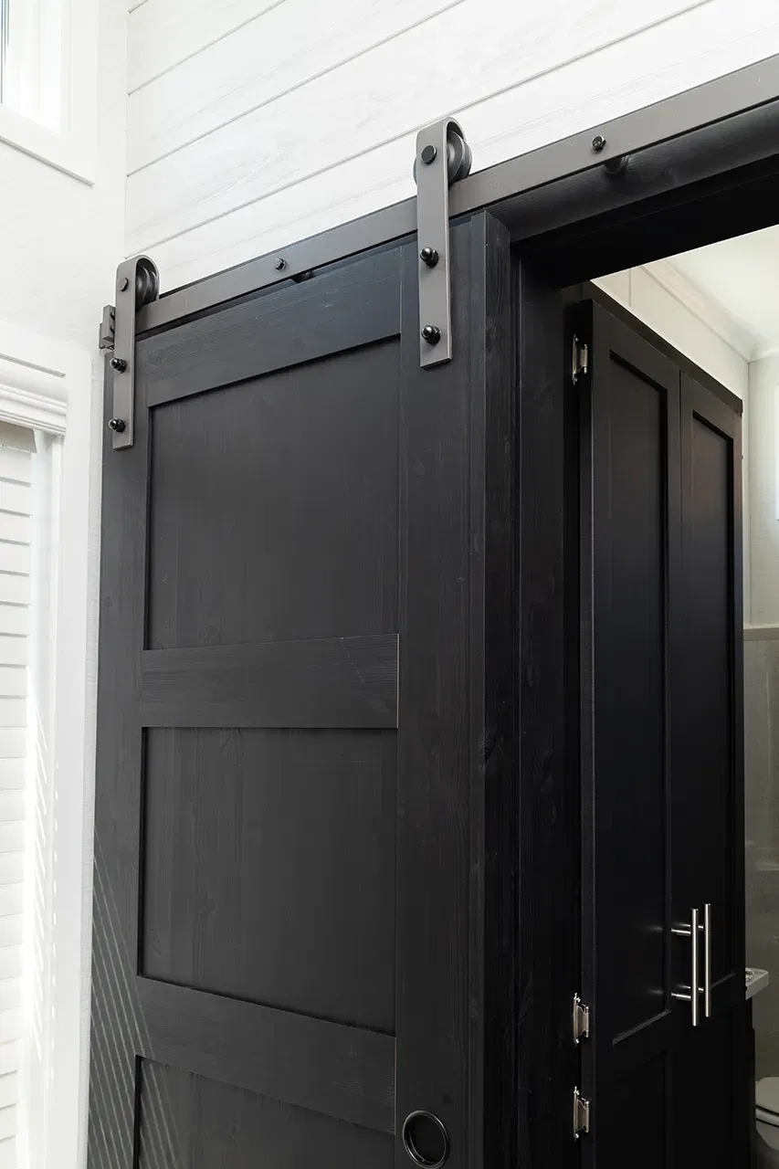 Island 6430p interior home features