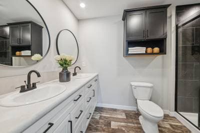 Merlot bathroom home features