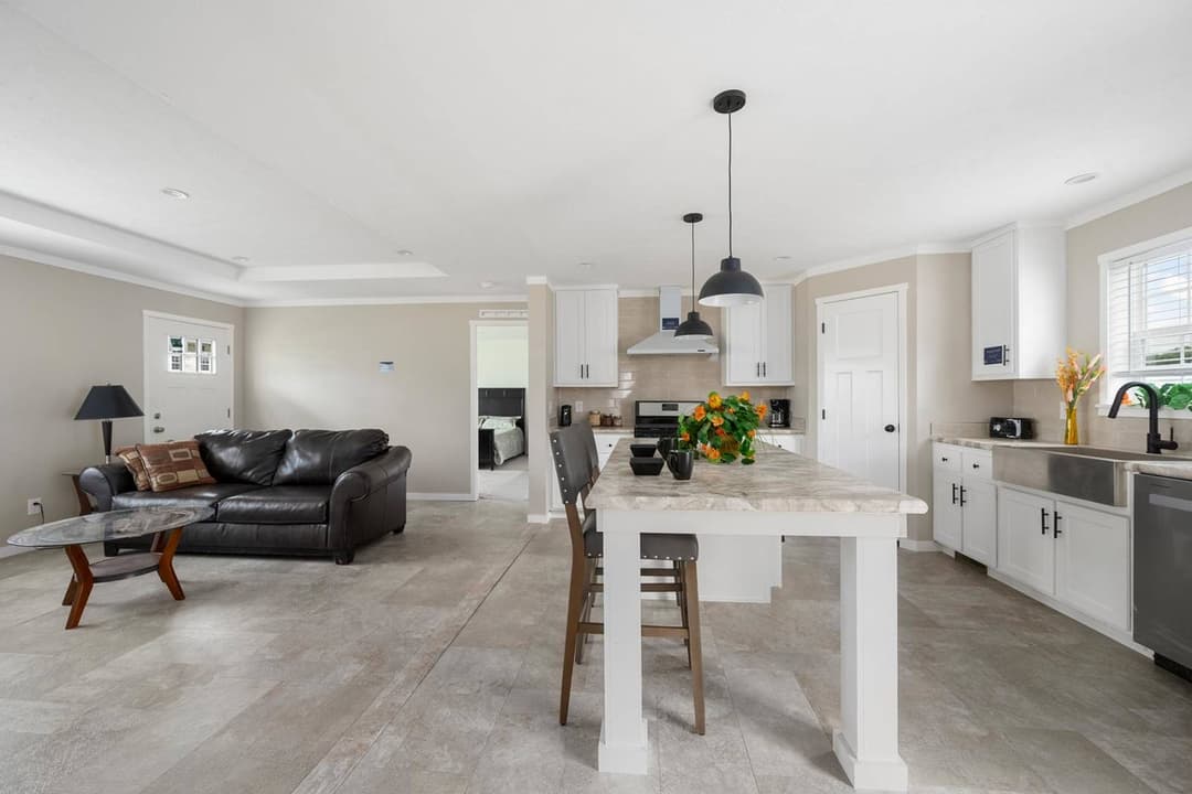 East point - elevate 52 kitchen home features