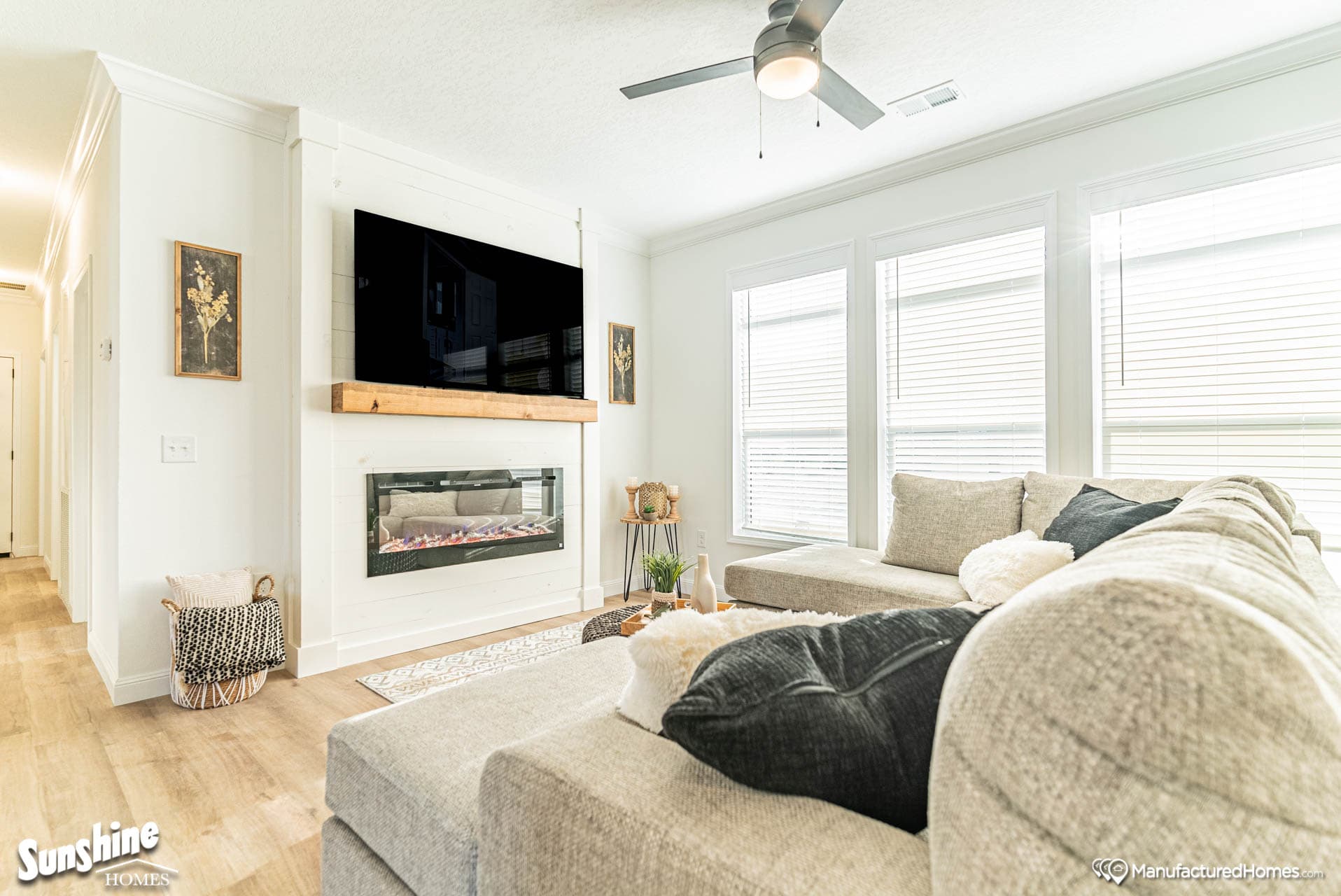 Pri3284-2058 interior home features