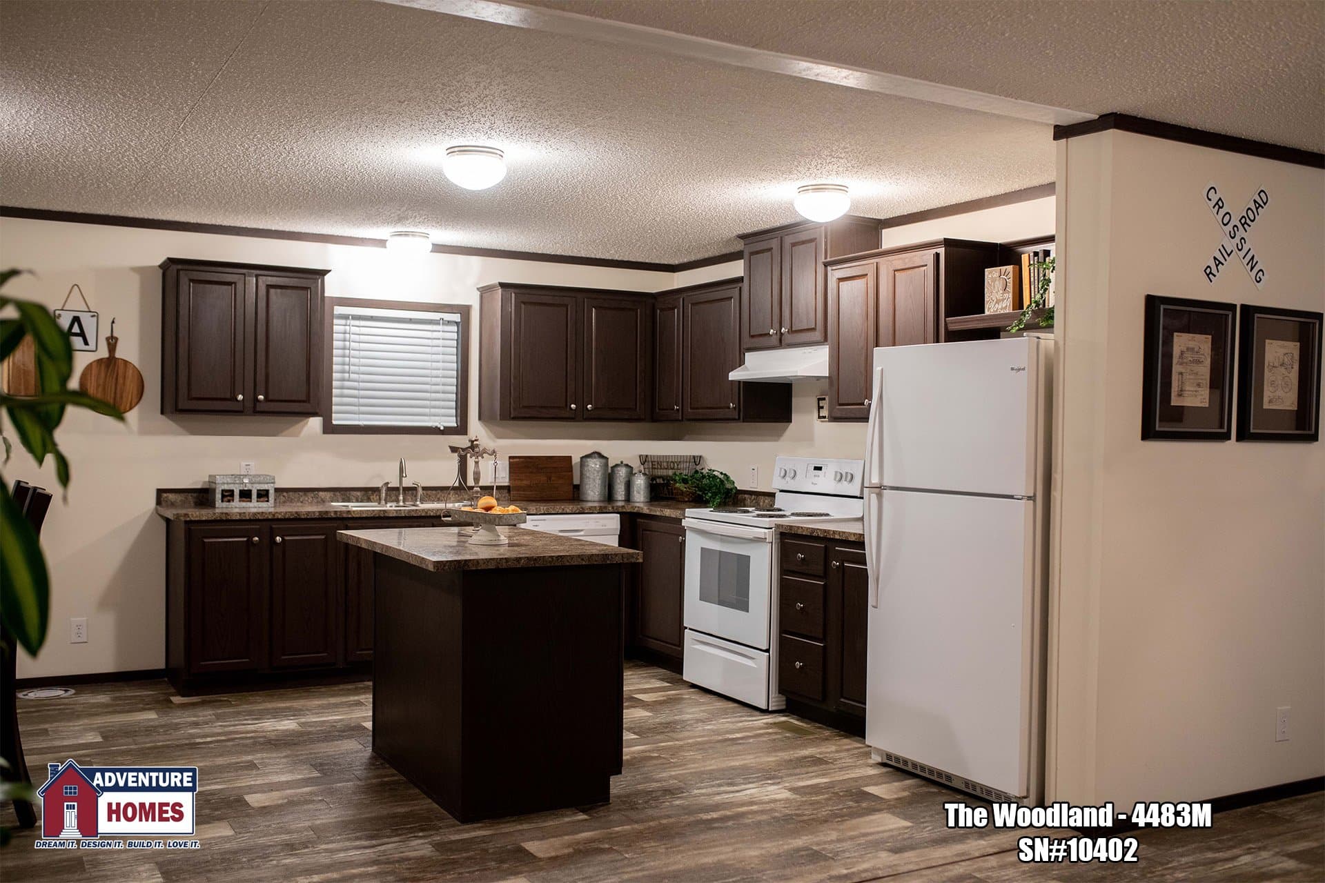 Woodland | 4483m kitchen home features