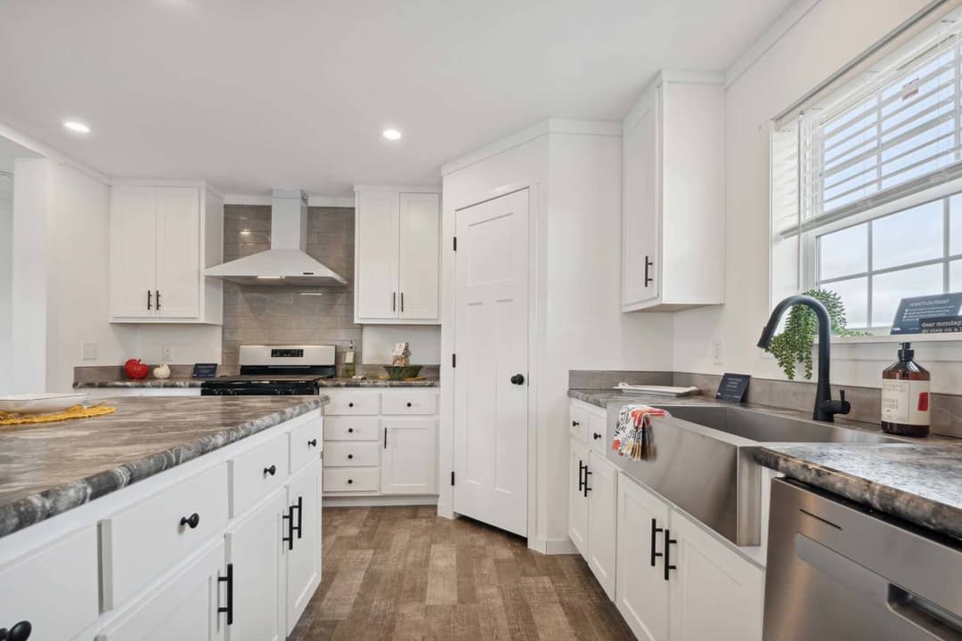 Pursuit kitchen home features