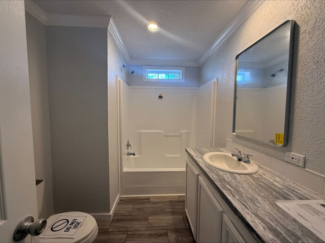 Emerald 28764a bathroom home features