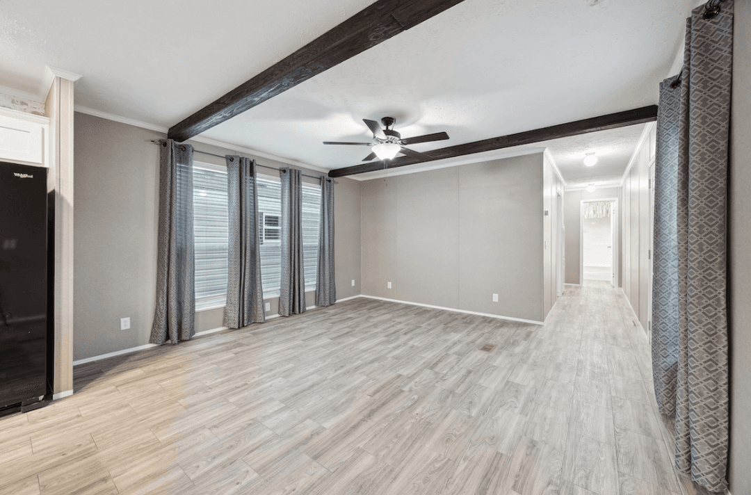 Md-116 lakeside interior home features