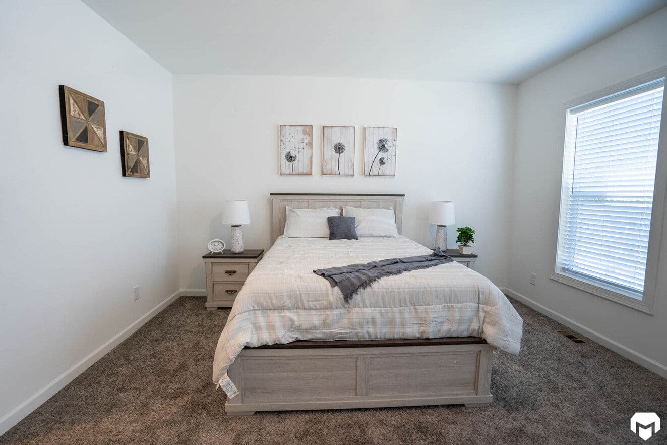 Elite 2.1 32683c bedroom home features