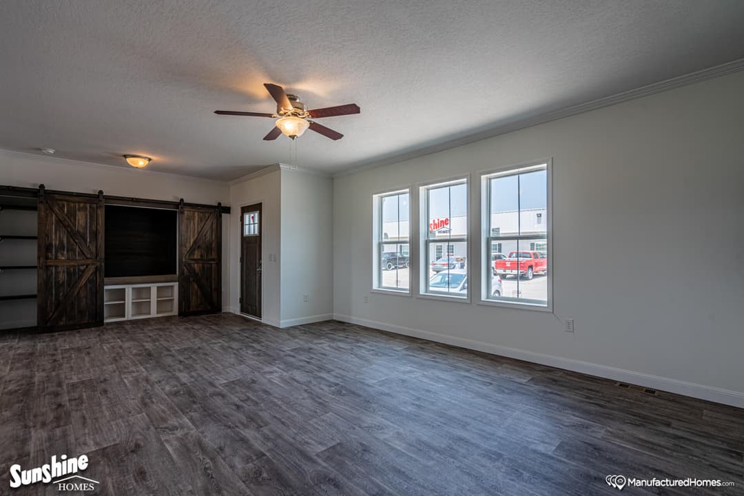 Pri3280-2049 interior home features