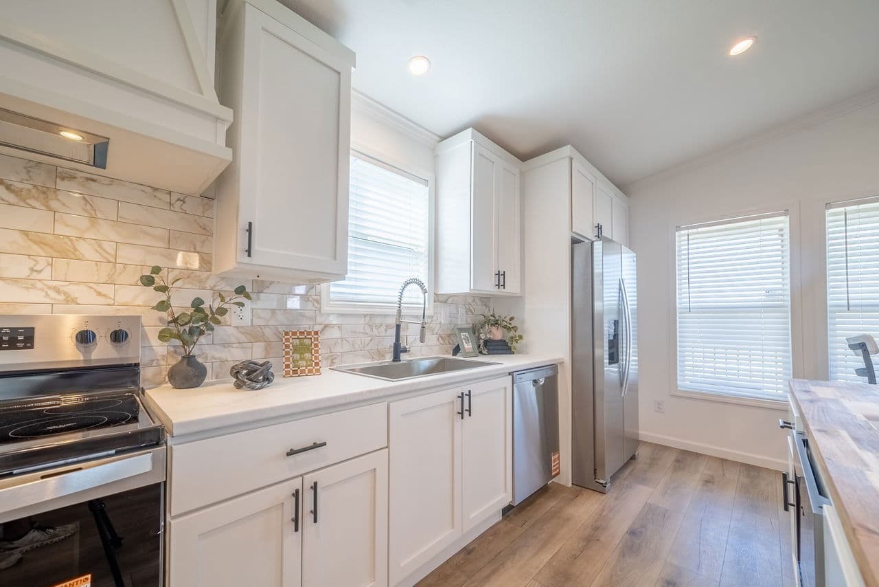 Innovation 5442h - the cypress creek kitchen home features