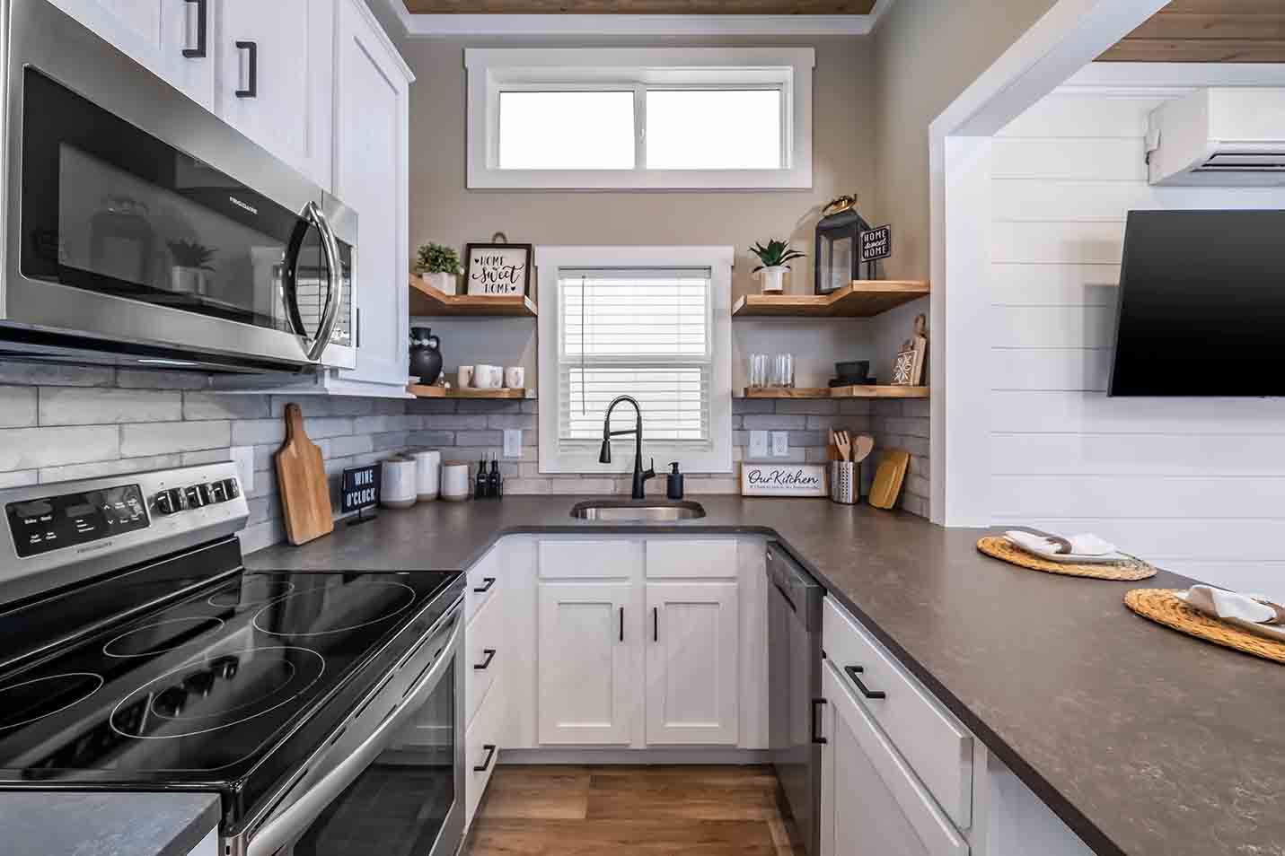 Cheaha kitchen home features