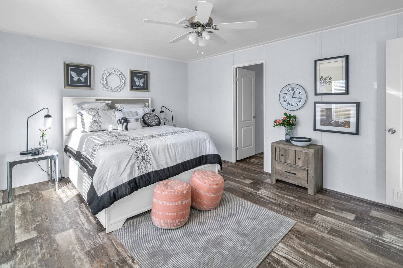 Valu 28563u interior and bedroom home features