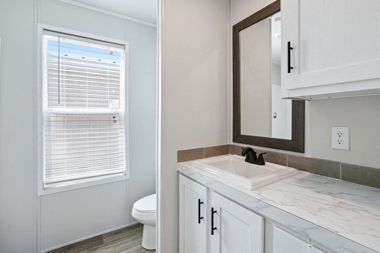 Valor 16763n bathroom home features