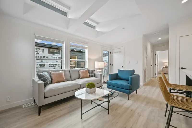 Gs 790 adu interior home features