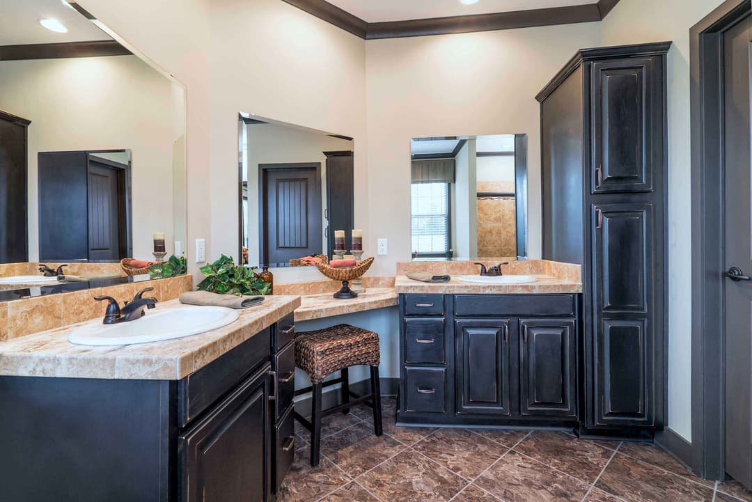 Nandina i bathroom home features