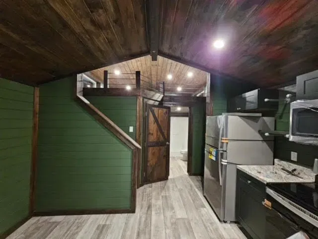 Meadowbrook| 4b 130 interior home features