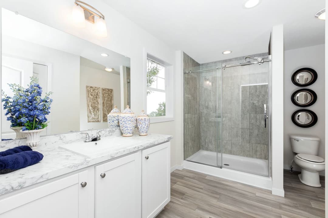 Belvedere blvd bathroom home features