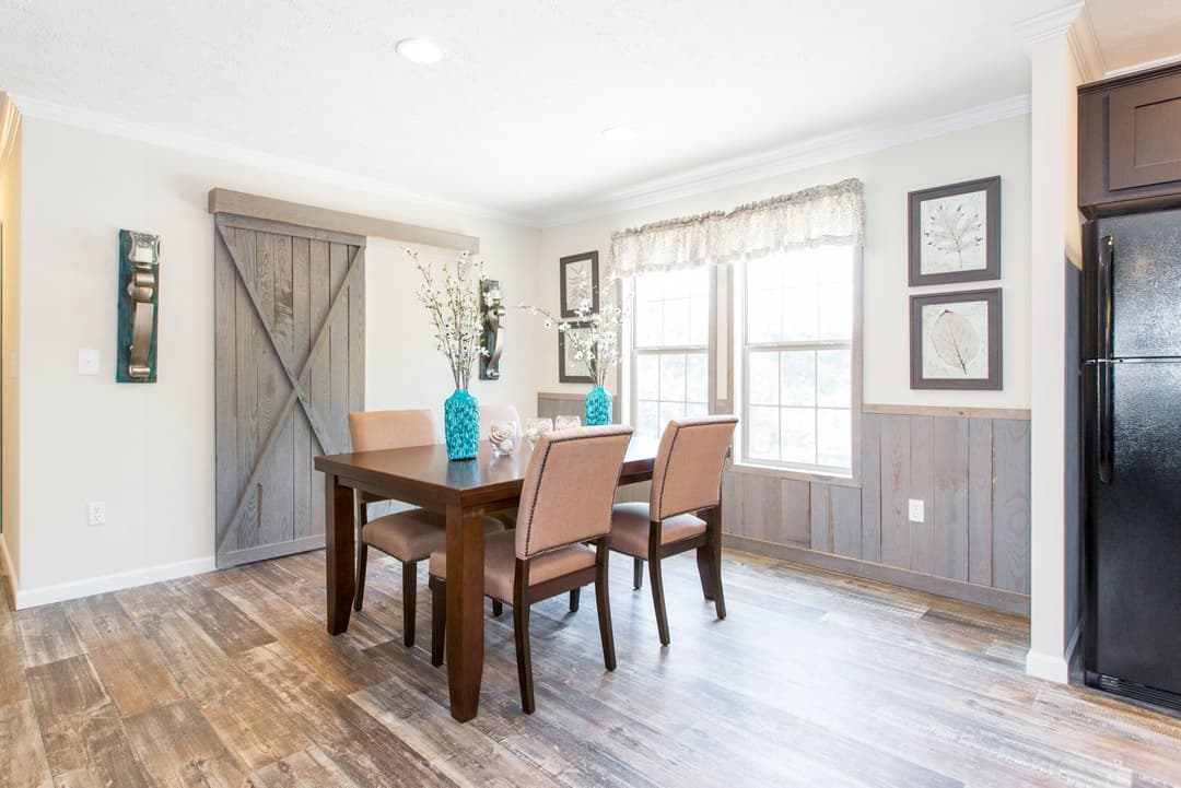 Woodbridge i interior home features