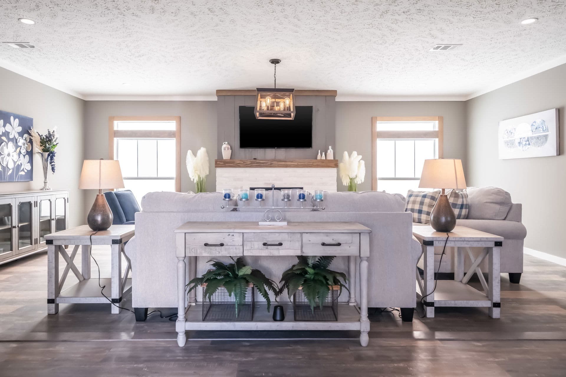 The willow oak interior home features