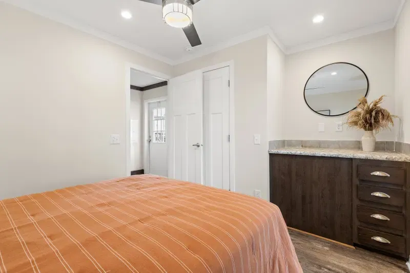 Legend 1437415 bedroom home features