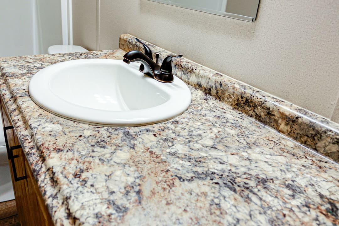 Doublewide s-28×56-32flp bathroom home features