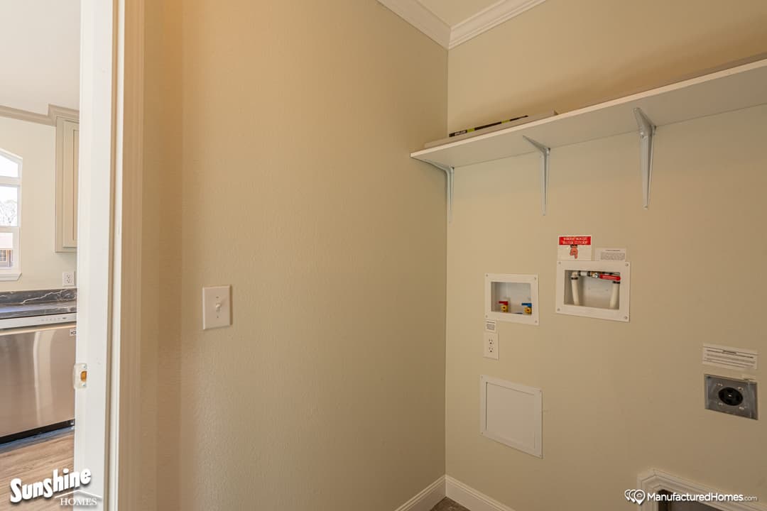 Pri1684-1009 interior home features