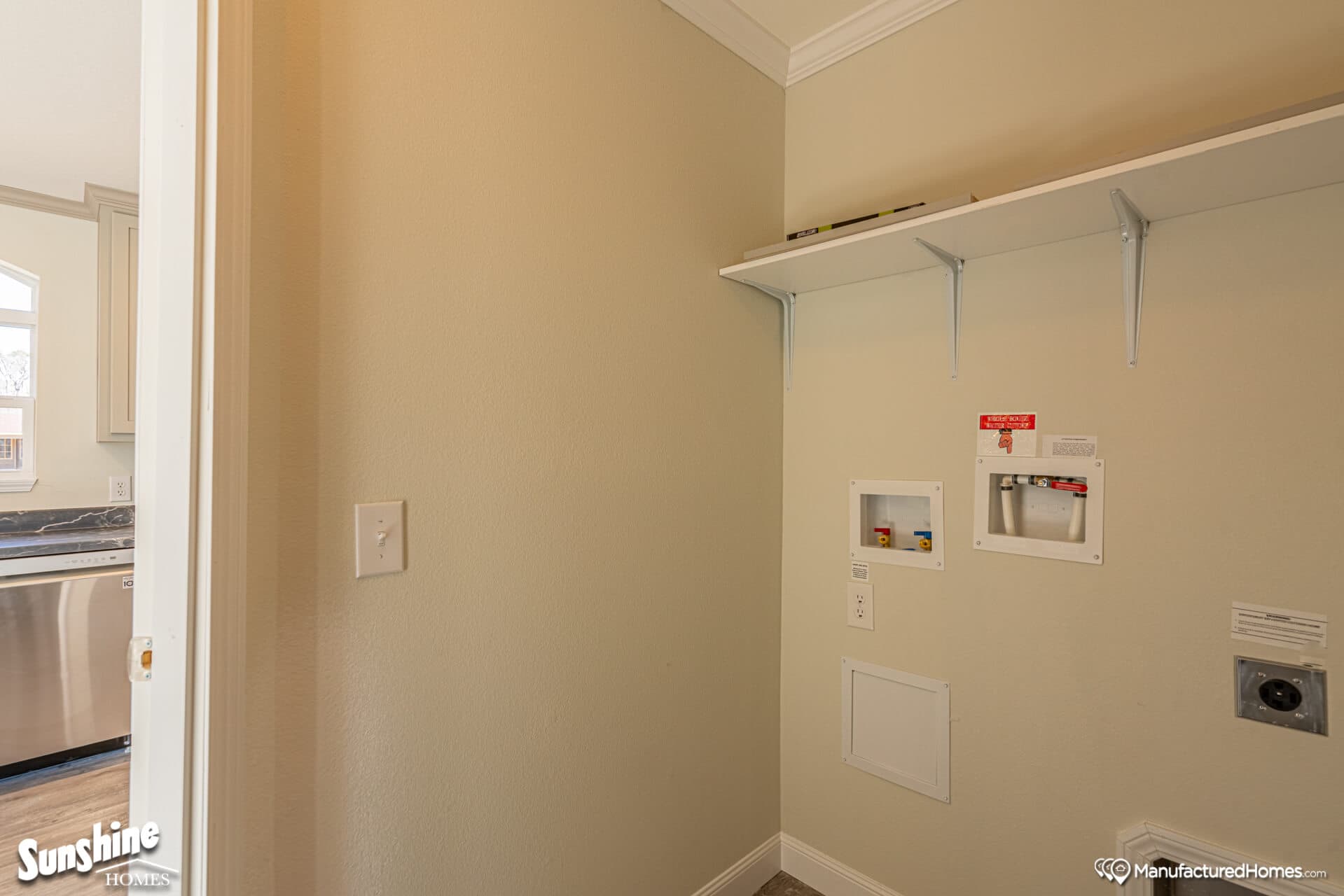 Pri1684-1009 interior home features